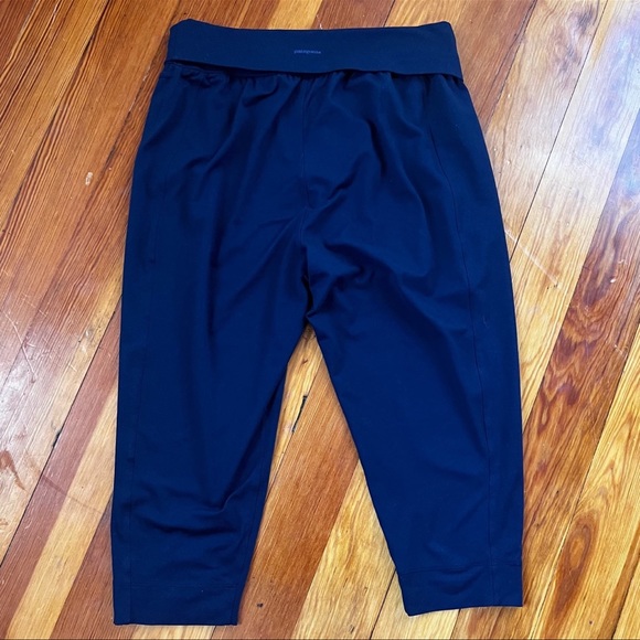 Patagonia Women's Trail Beta Capri Leggings Navy Size Small - Picture 4 of 10